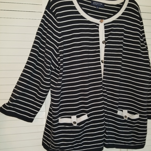 Black and white striped cardigan - Picture 2 of 5